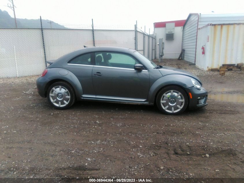 2018 VOLKSWAGEN BEETLE SE - 3VWJD7AT3JM713965