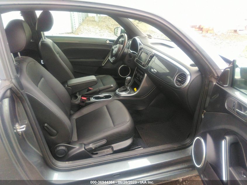 2018 VOLKSWAGEN BEETLE SE - 3VWJD7AT3JM713965