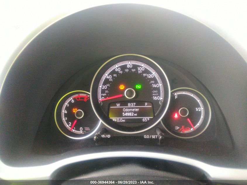 2018 VOLKSWAGEN BEETLE SE - 3VWJD7AT3JM713965