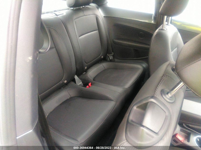 2018 VOLKSWAGEN BEETLE SE - 3VWJD7AT3JM713965