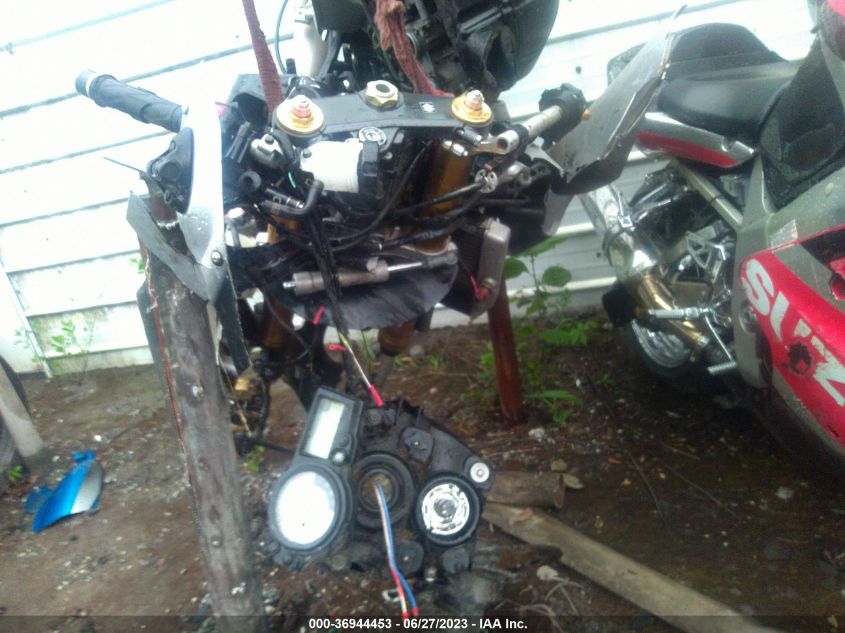 2003 SUZUKI GSX-R1000 - JS1GT75AX32106636