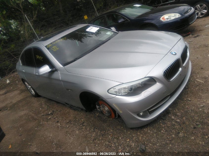 2013 BMW 5 SERIES 528I XDRIVE - WBAXH5C51DDW14935