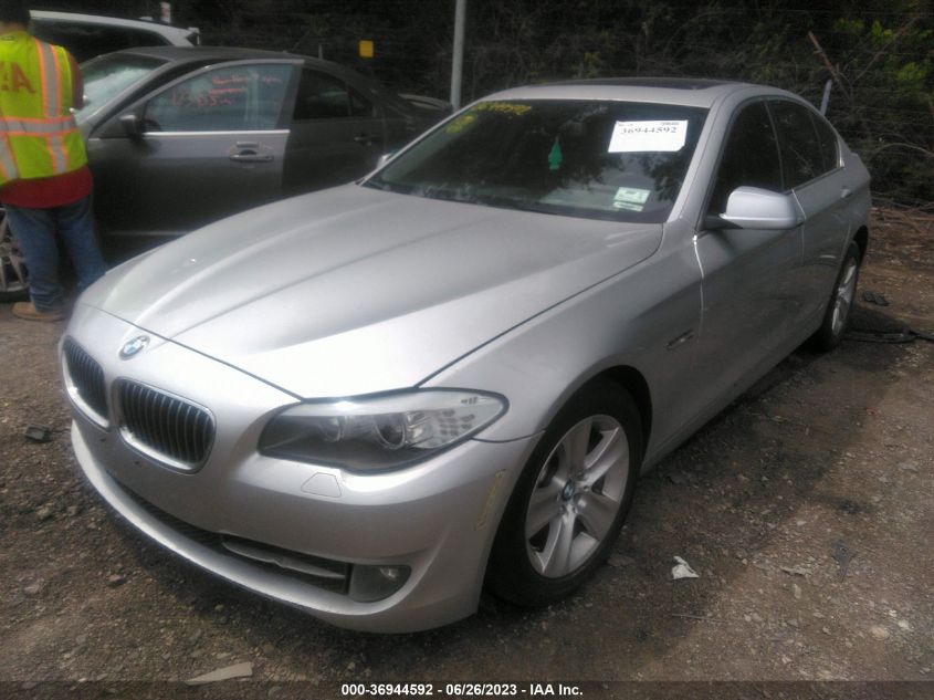 2013 BMW 5 SERIES 528I XDRIVE - WBAXH5C51DDW14935