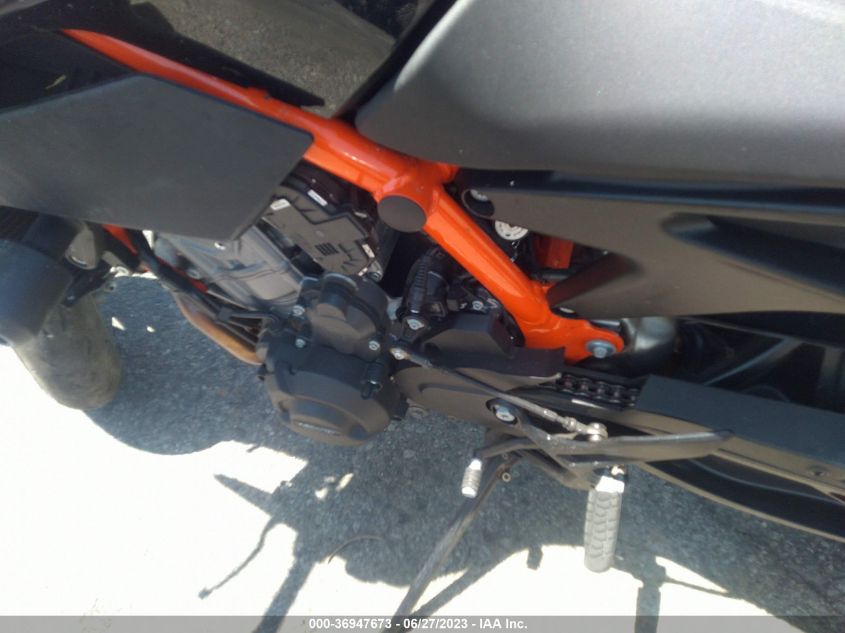 2022 KTM 890 DUKE R VBKTU9407NM830280