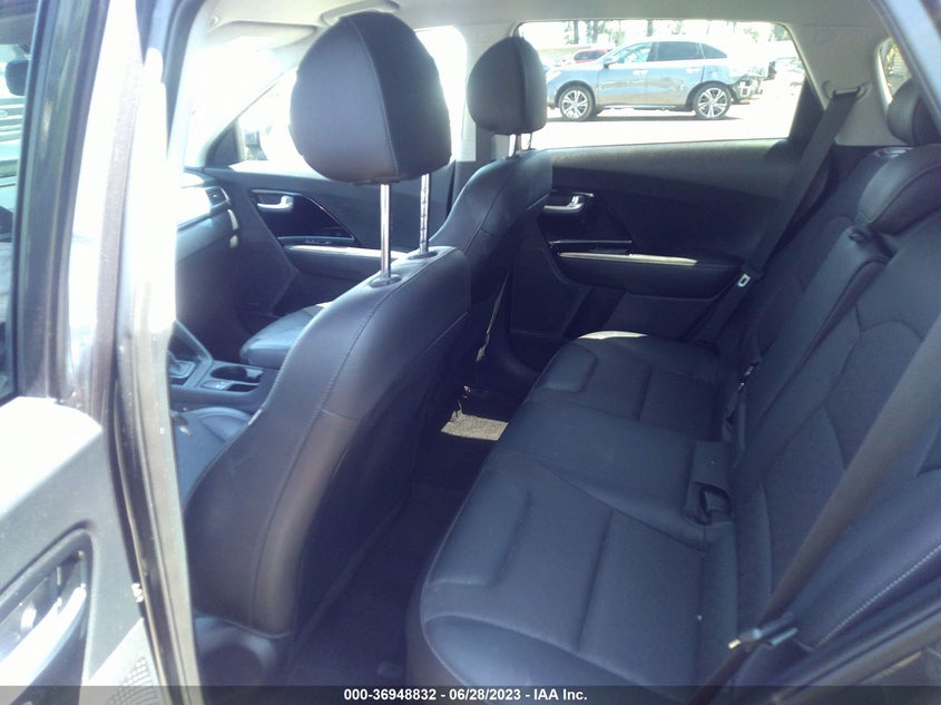 VIN KNDCC3LCXJ5152738 2018 KIA NIRO EX
