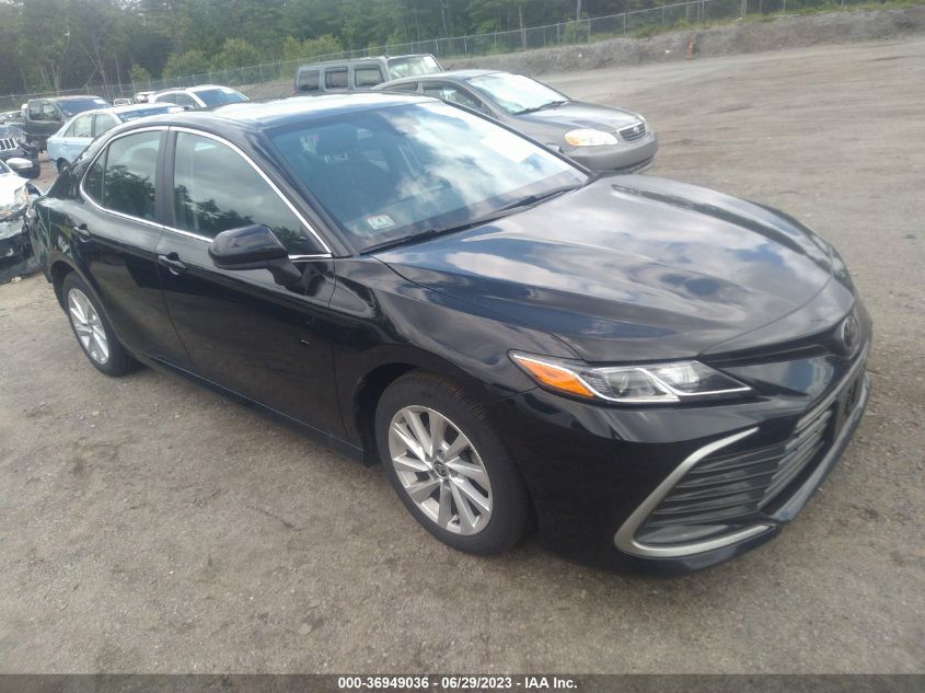 2021 TOYOTA CAMRY LE - 4T1C11BK2MU033137