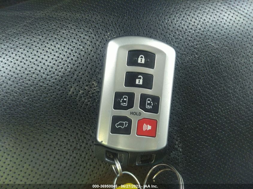 2017 TOYOTA SIENNA SE - 5TDXZ3DC6HS845485