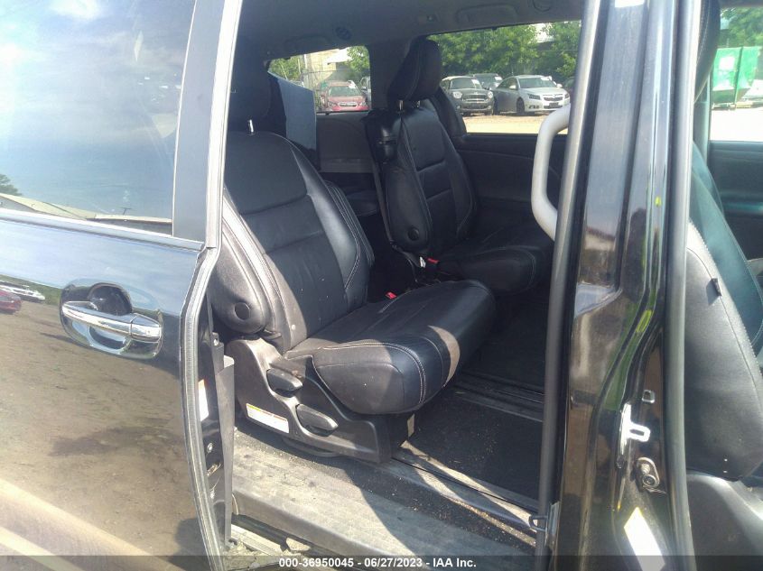 2017 TOYOTA SIENNA SE - 5TDXZ3DC6HS845485