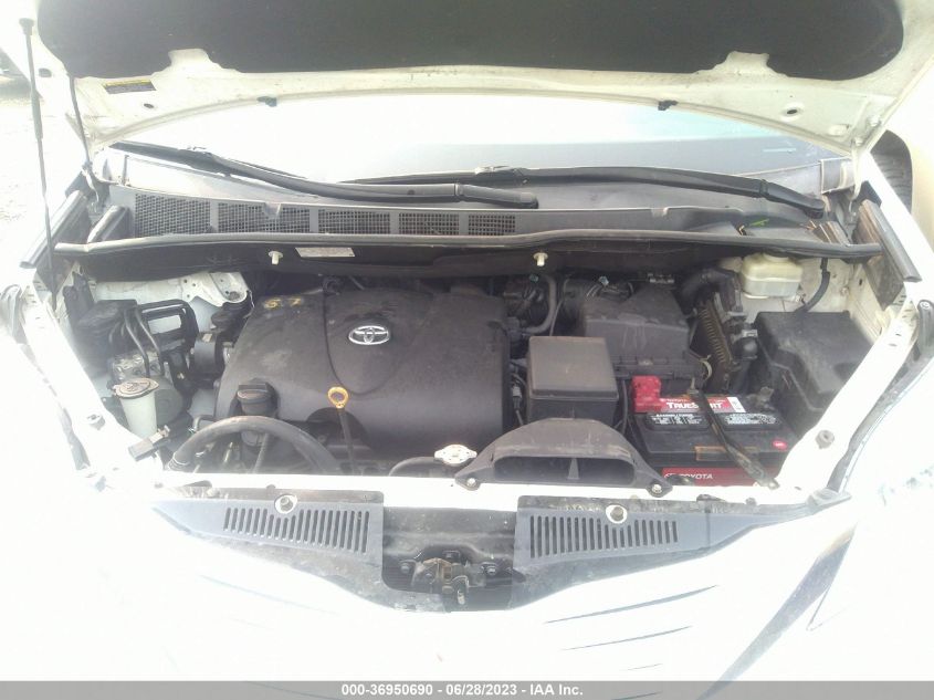 2017 TOYOTA SIENNA LE - 5TDKZ3DC5HS790215