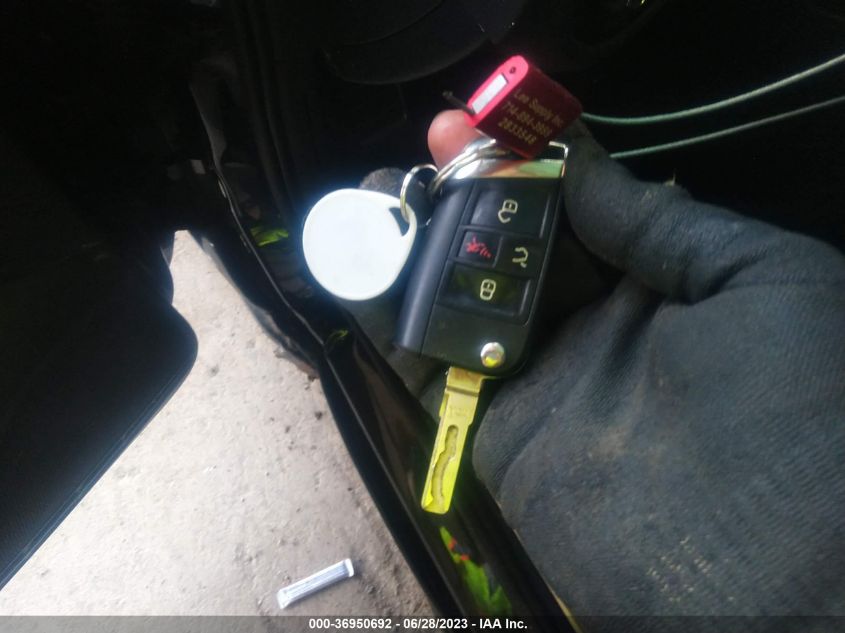 2017 VOLKSWAGEN GOLF GTI S/SE/AUTOBAHN/SPORT - 3VW547AU2HM061862