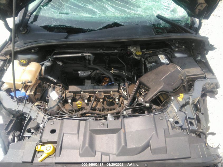 2015 FORD FOCUS SE - 1FADP3K20FL382458