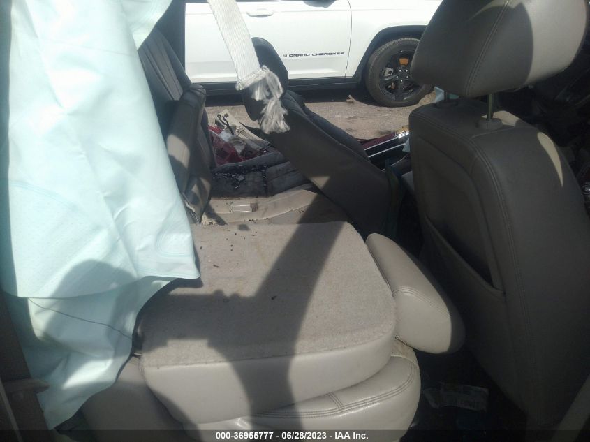 2013 CHEVROLET SUBURBAN C1500 LT - 1GNSCJE09DR239442