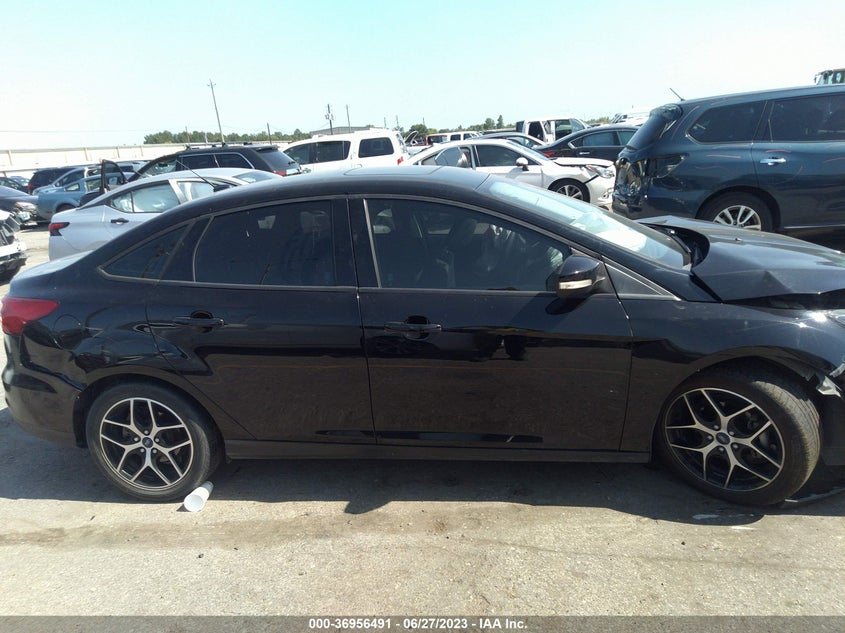 VIN 1FADP3H25JL222687 2018 FORD FOCUS SEL