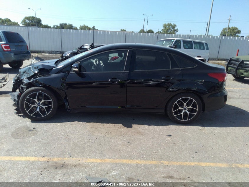 VIN 1FADP3H25JL222687 2018 FORD FOCUS SEL