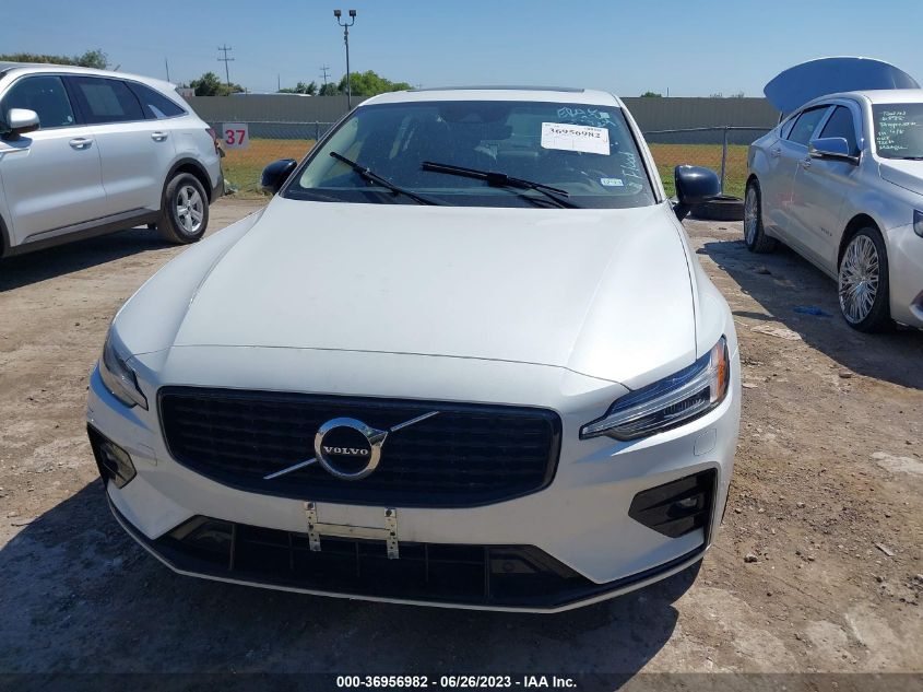 2022 VOLVO S60 MOMENTUM/INSCRIPTION - 7JRL12FZ1NG161050