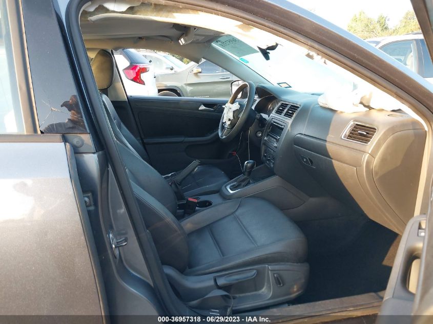 2014 VOLKSWAGEN JETTA SEDAN SE - 3VWD07AJ1EM239883