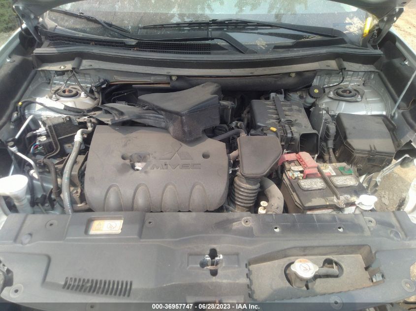 2018 MITSUBISHI OUTLANDER SE/SEL - JA4AZ3A38JZ043318