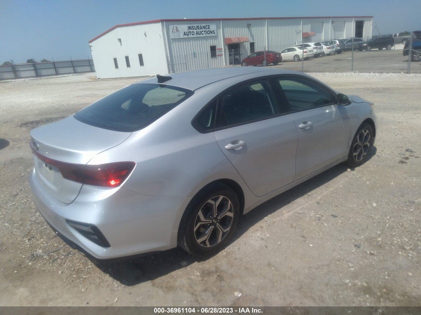 VIN 3KPF24AD3LE215719 2020 KIA FORTE LXS