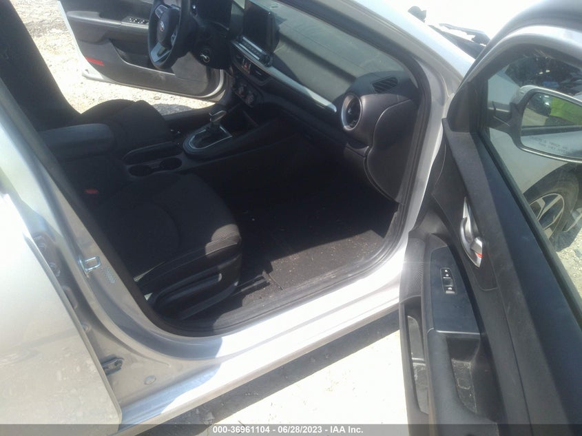 VIN 3KPF24AD3LE215719 2020 KIA FORTE LXS