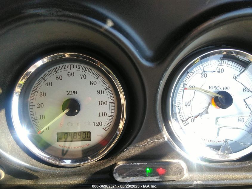 2008 HARLEY-DAVIDSON FLHX - 1HD1KB4148Y702685