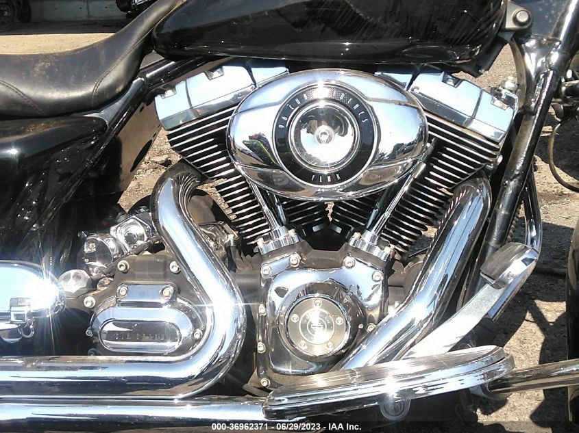 2008 HARLEY-DAVIDSON FLHX - 1HD1KB4148Y702685