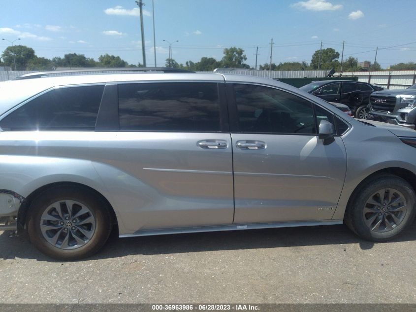 2021 TOYOTA SIENNA XLE - 5TDYRKEC2MS071677