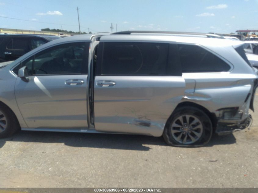 2021 TOYOTA SIENNA XLE - 5TDYRKEC2MS071677