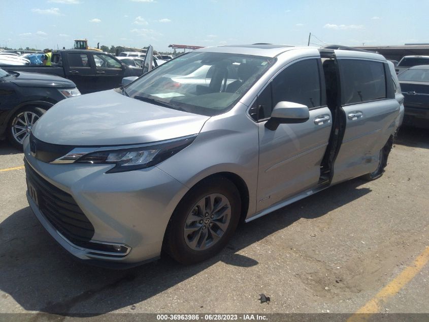 2021 TOYOTA SIENNA XLE - 5TDYRKEC2MS071677