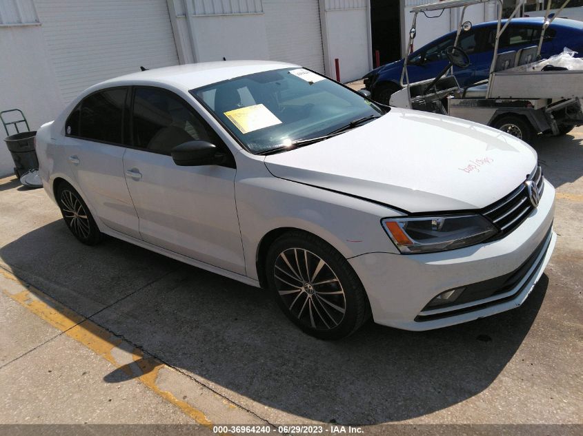 2015 VOLKSWAGEN JETTA SEDAN 1.8T SPORT - 3VWD17AJ5FM226200