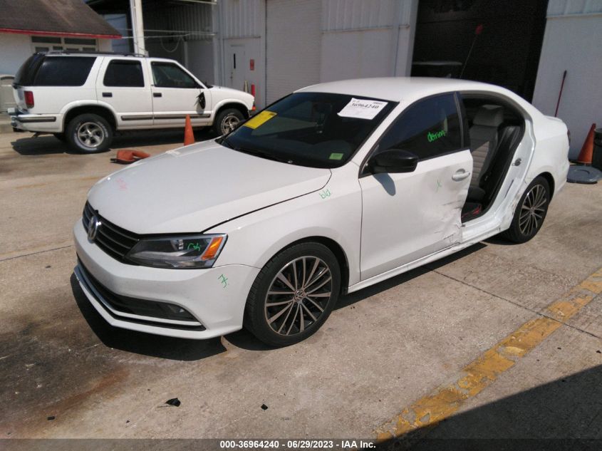 2015 VOLKSWAGEN JETTA SEDAN 1.8T SPORT - 3VWD17AJ5FM226200