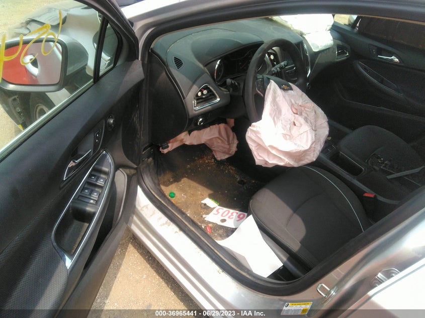 VIN 3G1BE6SM0JS610769 2018 CHEVROLET CRUZE LT