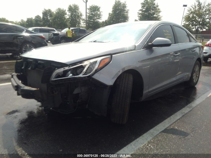 2015 HYUNDAI SONATA 2.4L SE - 5NPE24AF5FH005717