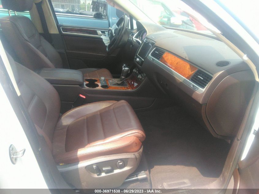 2014 VOLKSWAGEN TOUAREG LUX - WVGEP9BP2ED010234
