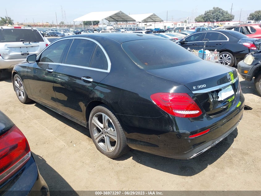 VIN WDDZF4JB4KA562905 2019 MERCEDES-BENZ E-CLASS E 300
