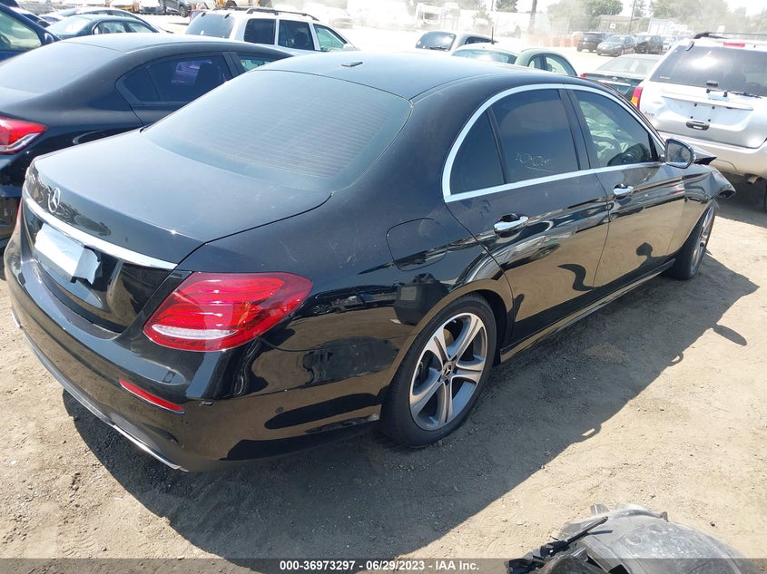 VIN WDDZF4JB4KA562905 2019 MERCEDES-BENZ E-CLASS E 300