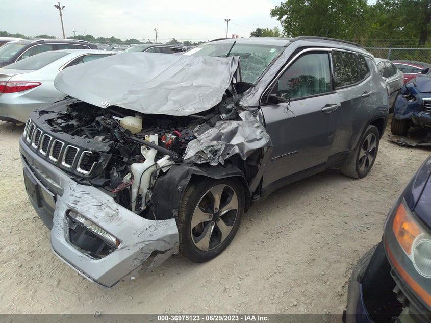 VIN 3C4NJDBB7JT101369 2018 JEEP COMPASS LATITUDE