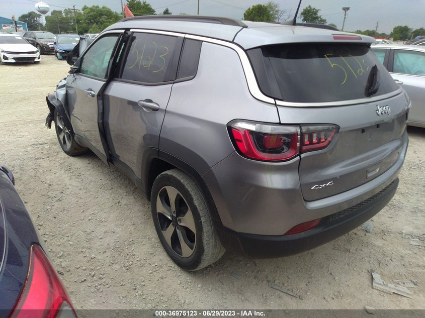 VIN 3C4NJDBB7JT101369 2018 JEEP COMPASS LATITUDE
