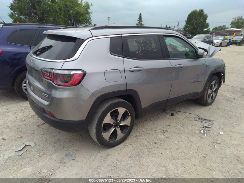 VIN 3C4NJDBB7JT101369 2018 JEEP COMPASS LATITUDE