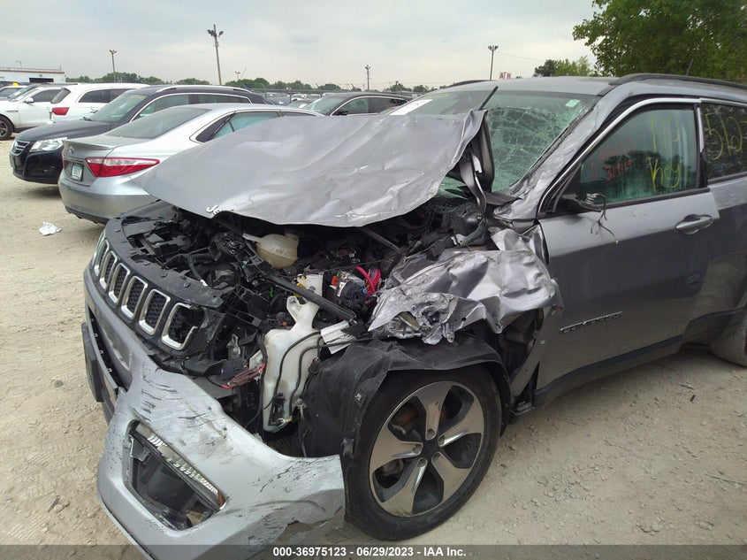 VIN 3C4NJDBB7JT101369 2018 JEEP COMPASS LATITUDE