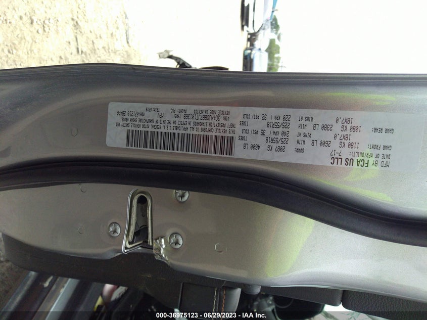 VIN 3C4NJDBB7JT101369 2018 JEEP COMPASS LATITUDE