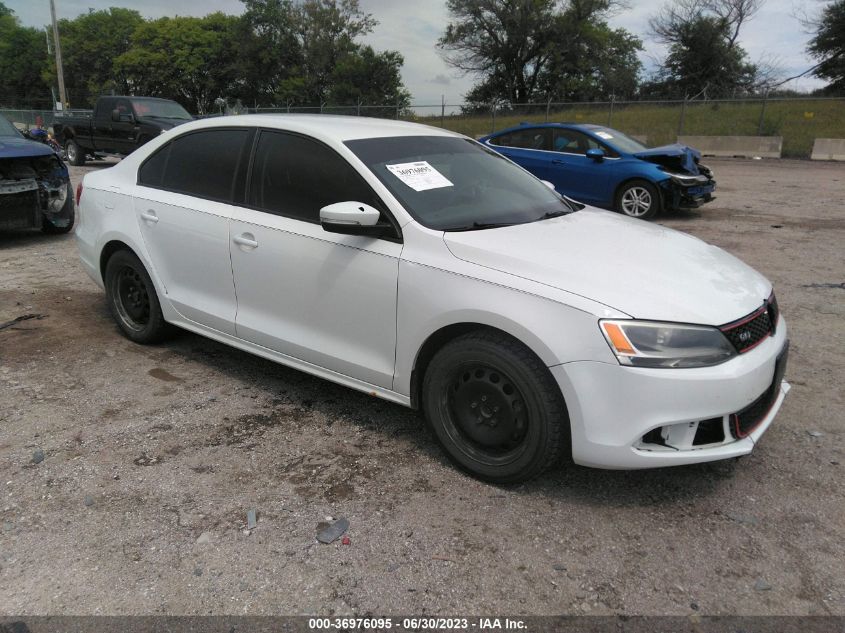 2014 VOLKSWAGEN JETTA SEDAN SE - 3VWD17AJ4EM264970