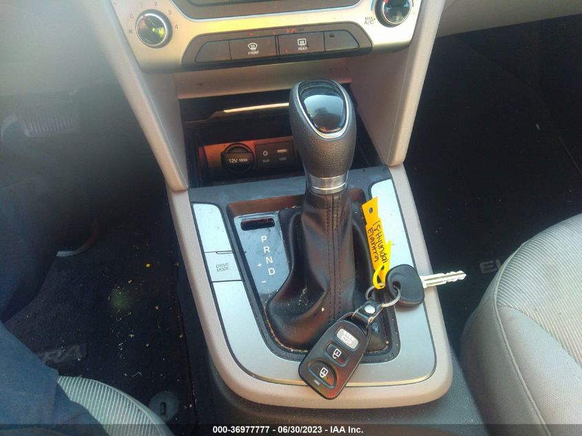 2018 HYUNDAI ELANTRA SE - 5NPD74LF7JH259531