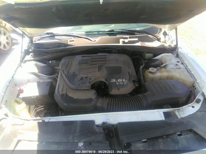 VIN 2C3CDZJGXKH677318 2019 DODGE CHALLENGER GT