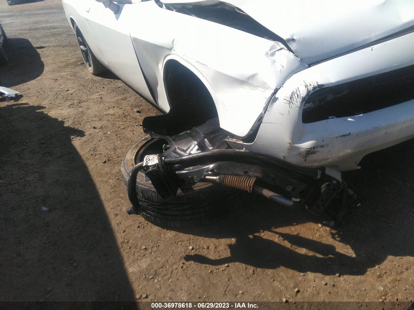 VIN 2C3CDZJGXKH677318 2019 DODGE CHALLENGER GT