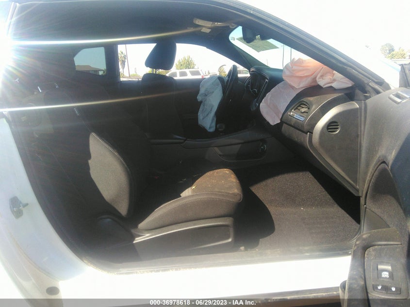VIN 2C3CDZJGXKH677318 2019 DODGE CHALLENGER GT