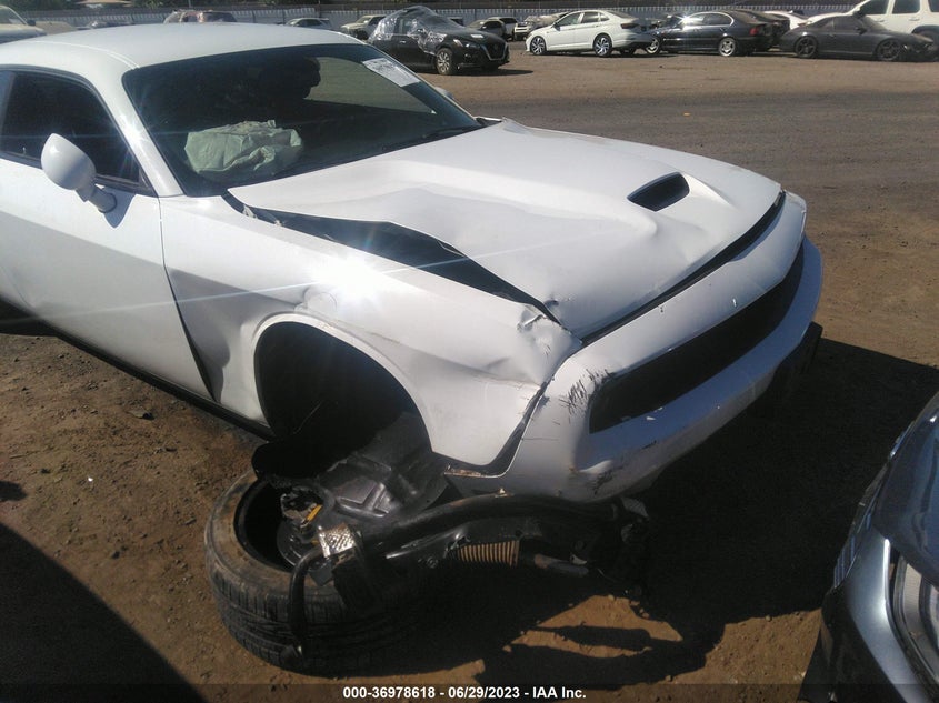 VIN 2C3CDZJGXKH677318 2019 DODGE CHALLENGER GT