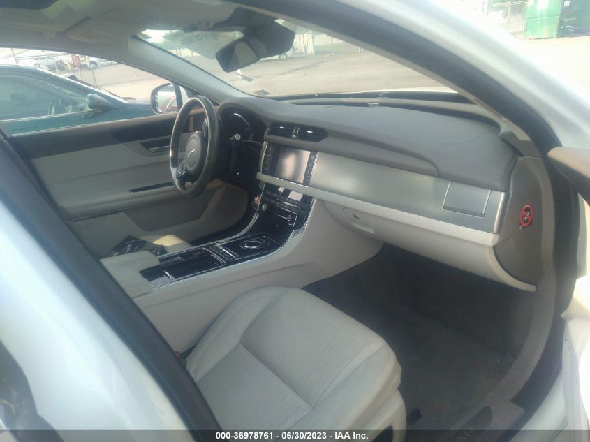2016 JAGUAR XF 35T PRESTIGE - SAJBE4BV0GCY02620