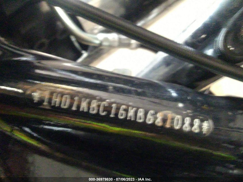 2019 HARLEY-DAVIDSON FLHX - 1HD1KBC16KB681088