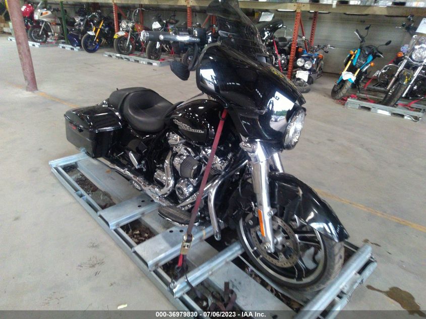 2019 HARLEY-DAVIDSON FLHX - 1HD1KBC16KB681088