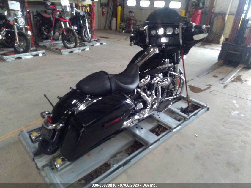 2019 HARLEY-DAVIDSON FLHX - 1HD1KBC16KB681088